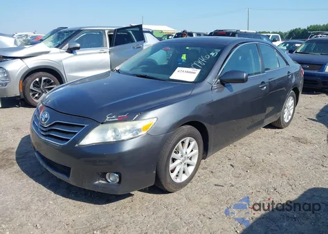 2010 Toyota Camry Xle z USA, uszkodzony, nr VIN 4T4BF3EK1AR077846